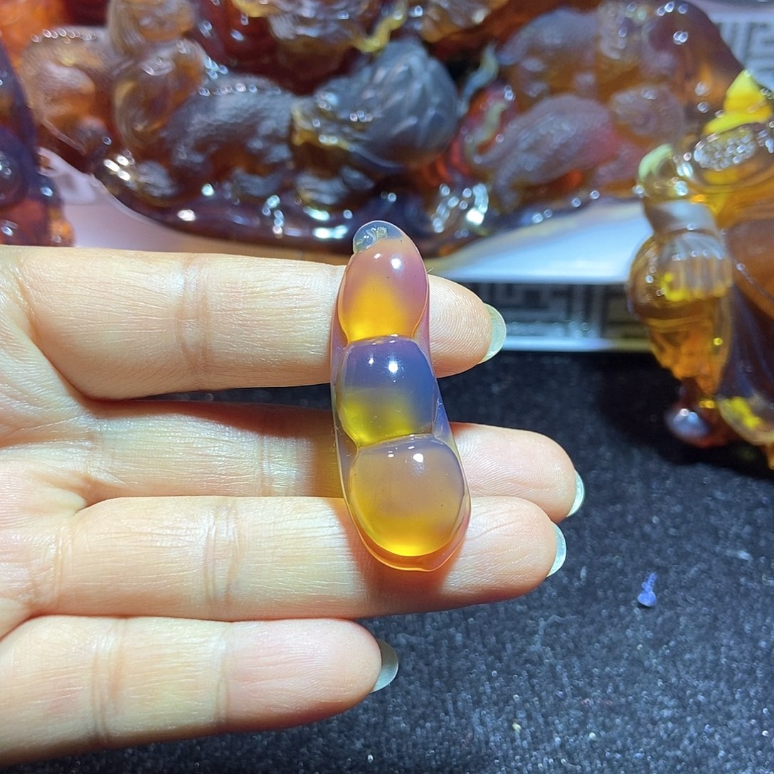 未镶嵌颈饰琥珀缅甸天然琥珀吊坠