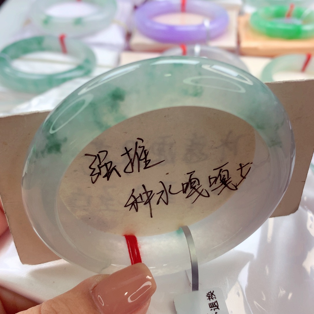 翡翠手镯未镶嵌师妹
