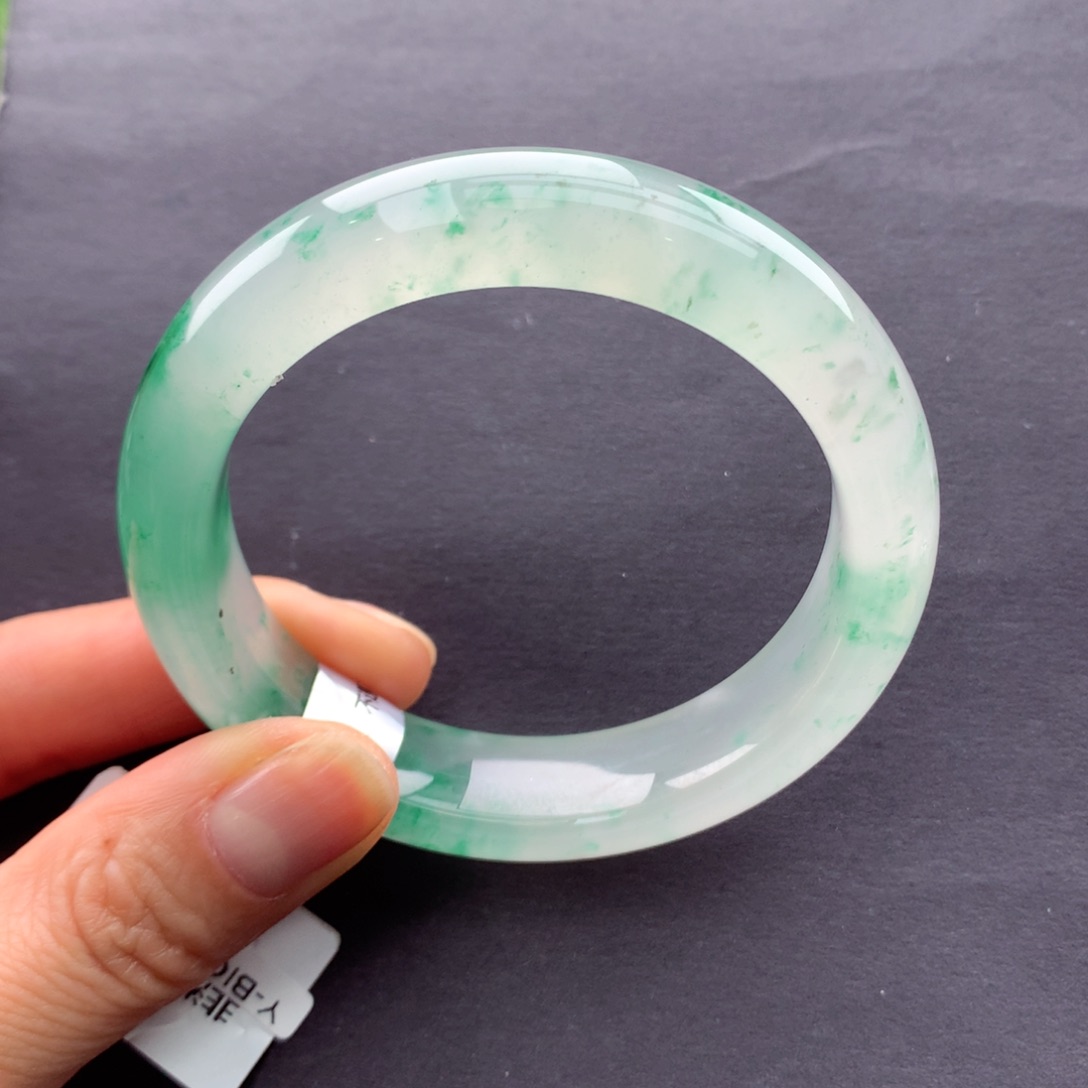 【闪购商品】未镶嵌手镯石英质玉