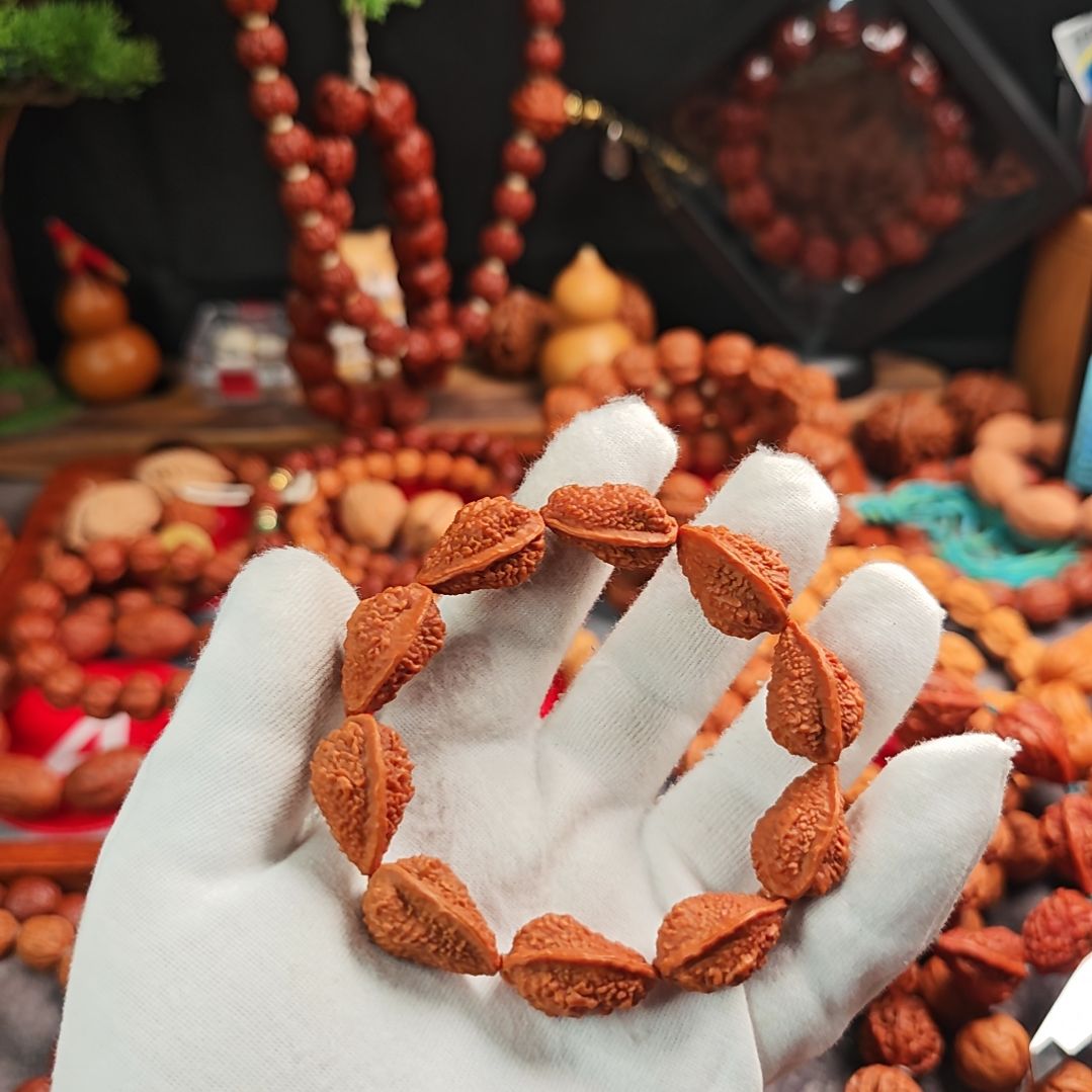 文玩核桃手串绣花鞋楸子异形手串