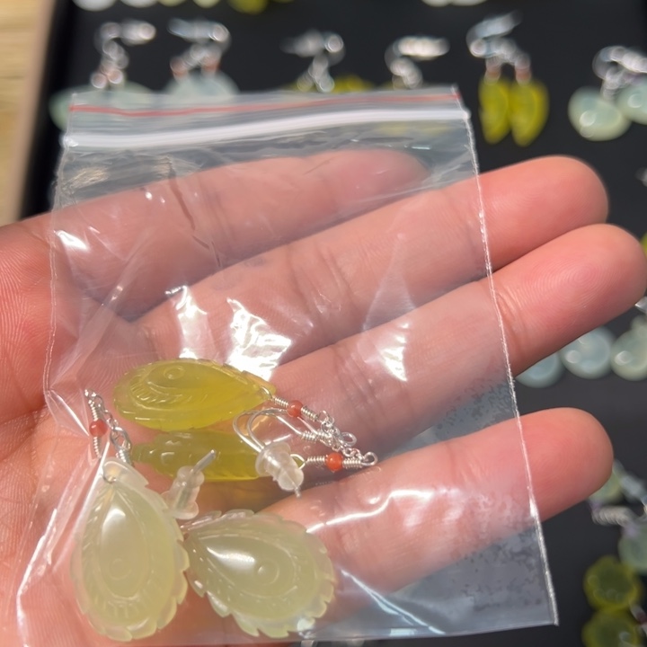 循***行岫玉银S925镶嵌耳钉