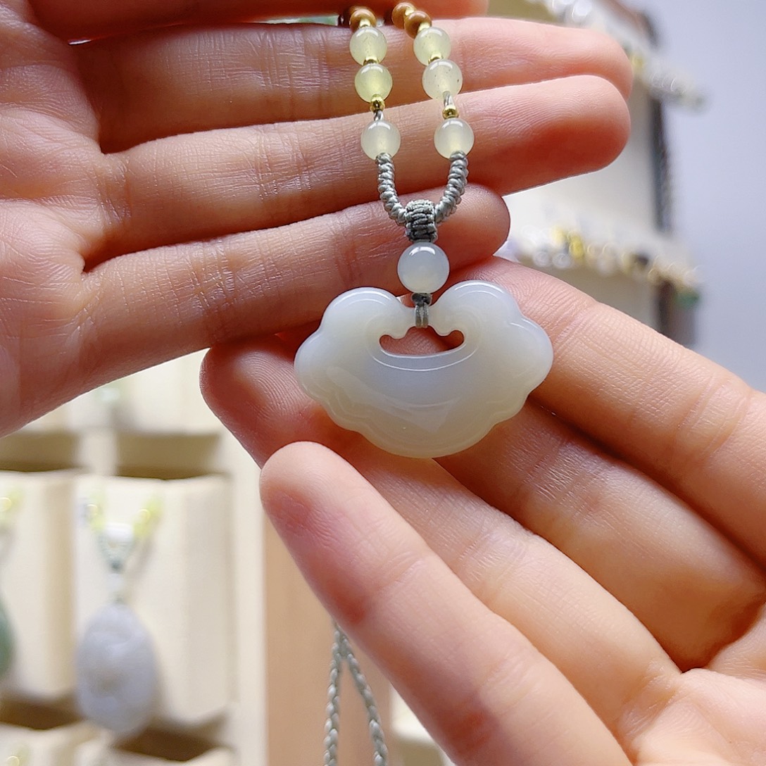 星****和田玉未镶嵌吊坠(赠链)