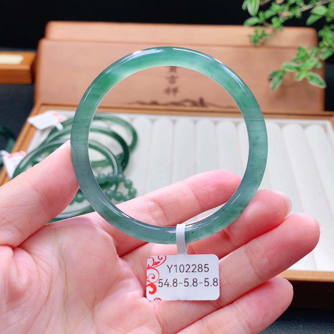 翡翠未镶嵌手镯（圆镯）