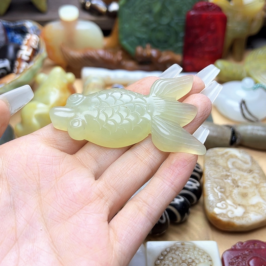 蛇纹石玉未镶嵌颈饰