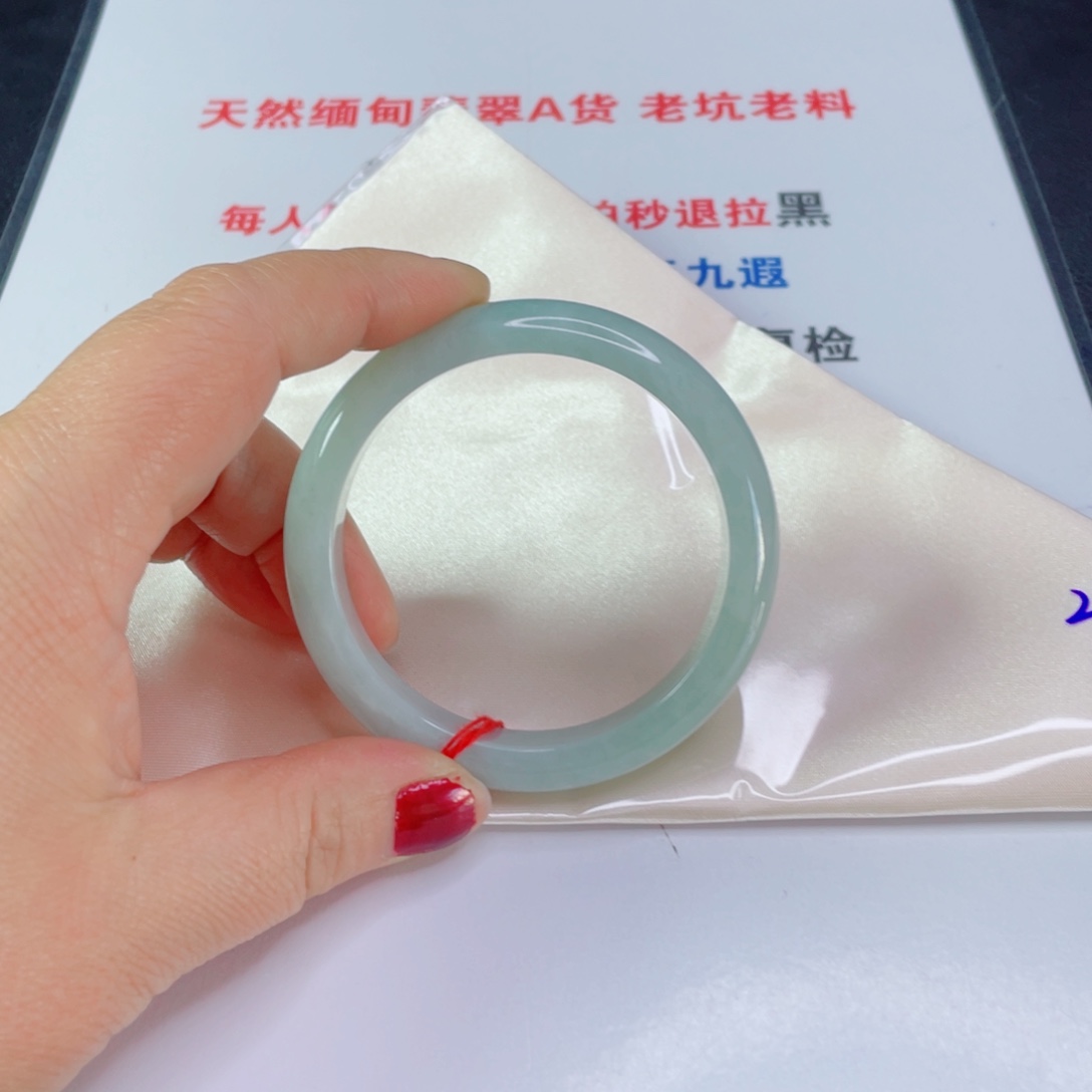 翡翠手镯未镶嵌晨*?