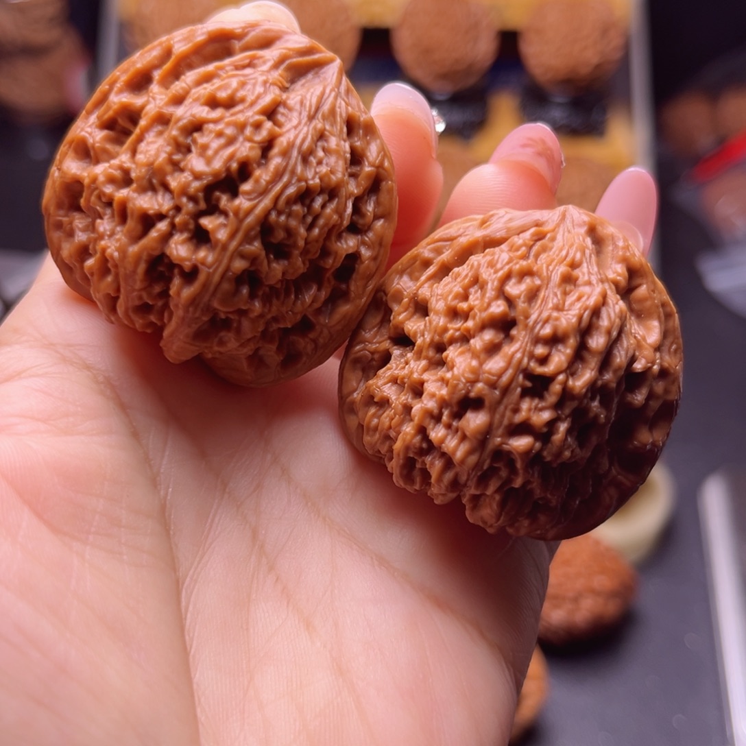 吊坠文玩核桃红皮歪南江，全品对