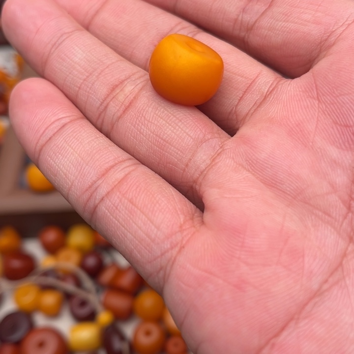 你***️琥珀未镶嵌裸石蜜蜡马蹄