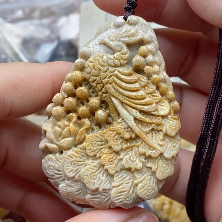 硅化珊瑚（珊瑚玉）未镶嵌颈饰