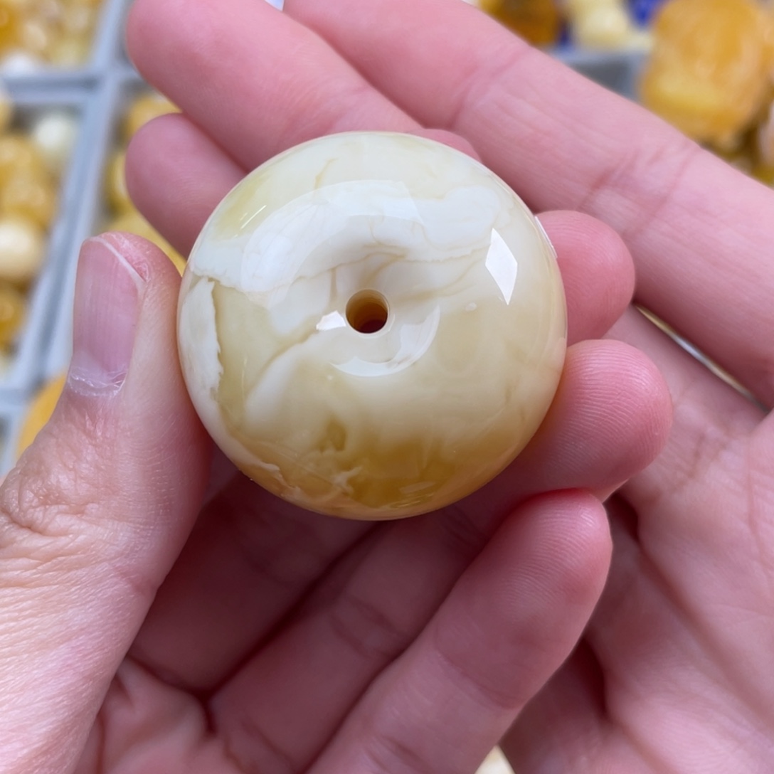 蜜蜡未镶嵌珠宝奇石