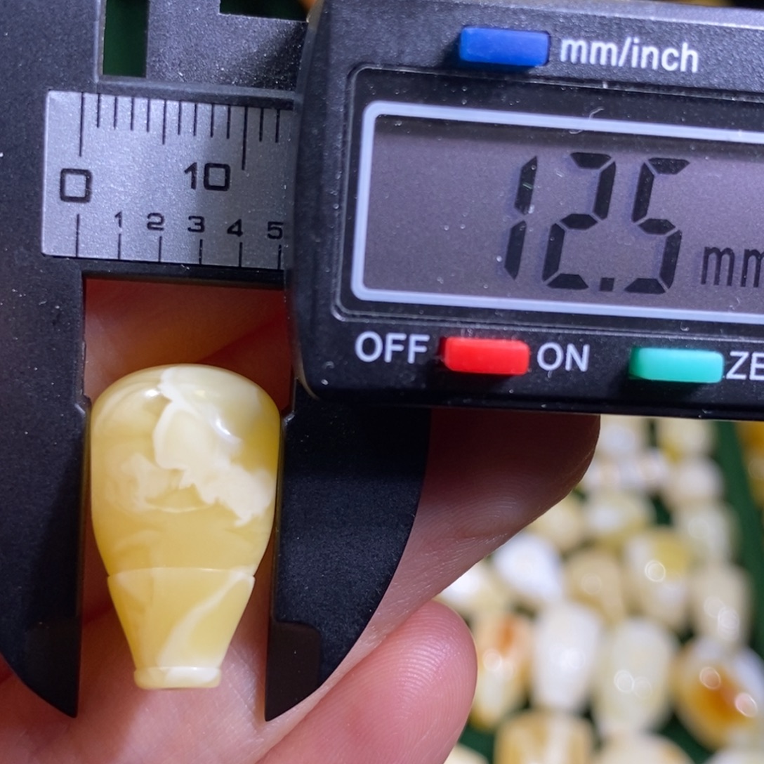 蜜蜡未镶嵌裸石配饰