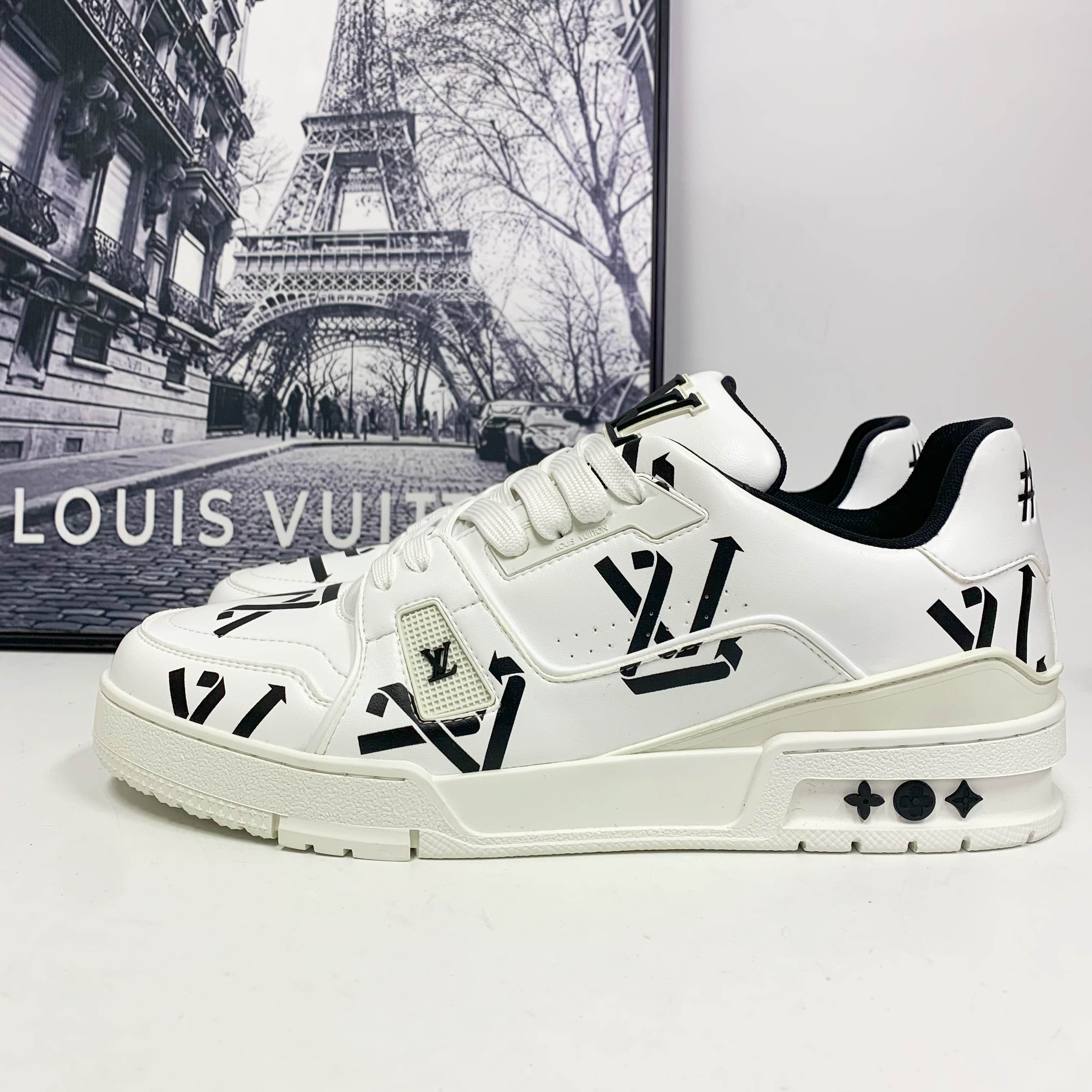 全新未使用 LouisVuitton/路易威登 LV Trainer白黑满印logo板鞋