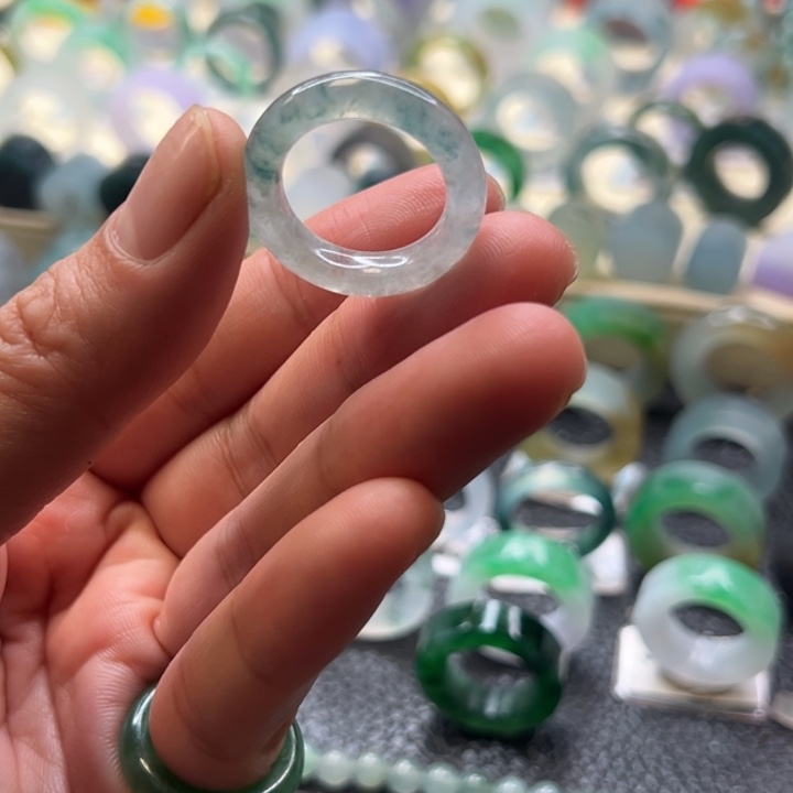 翡翠未镶嵌戒指戒指