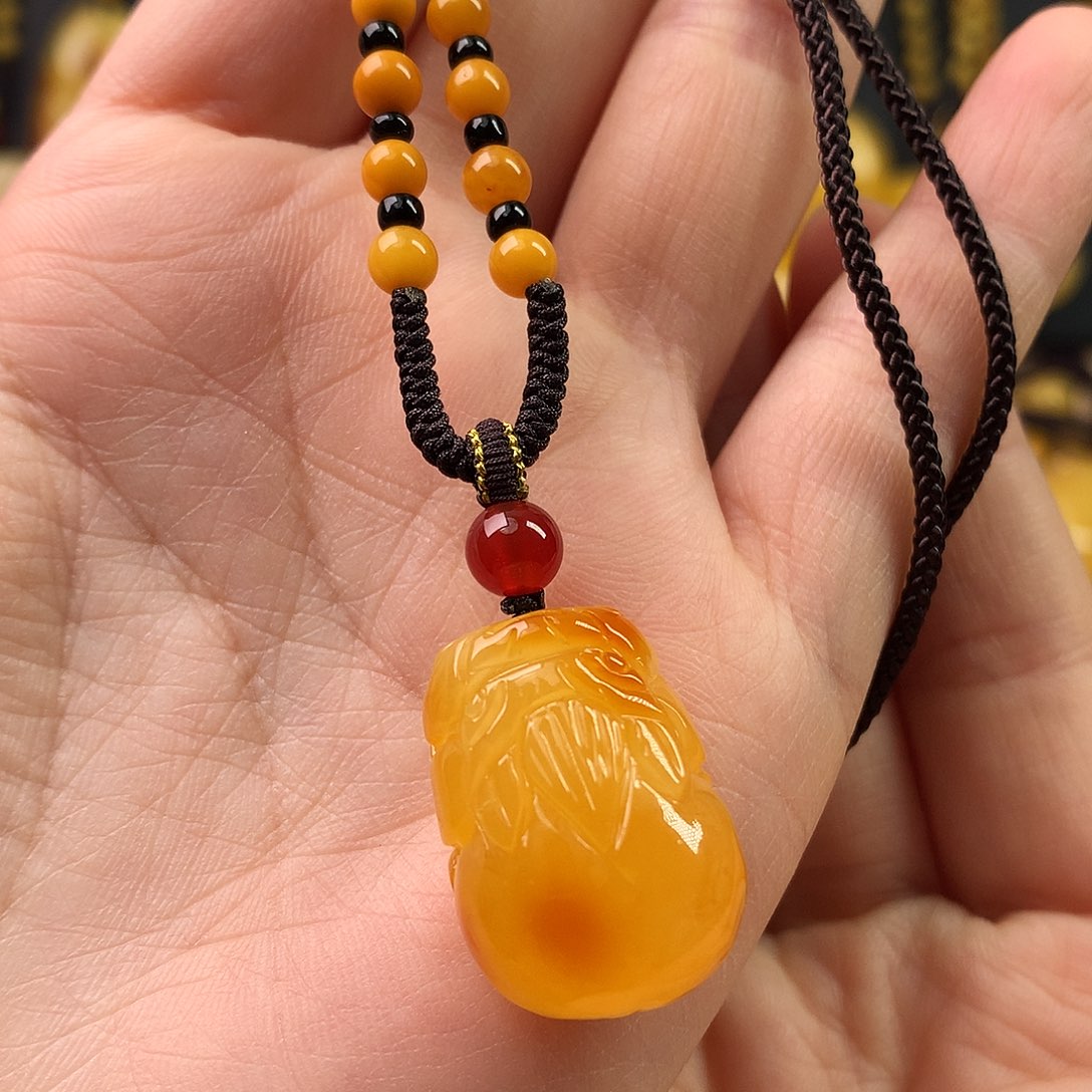 琥珀裸石未镶嵌吊坠