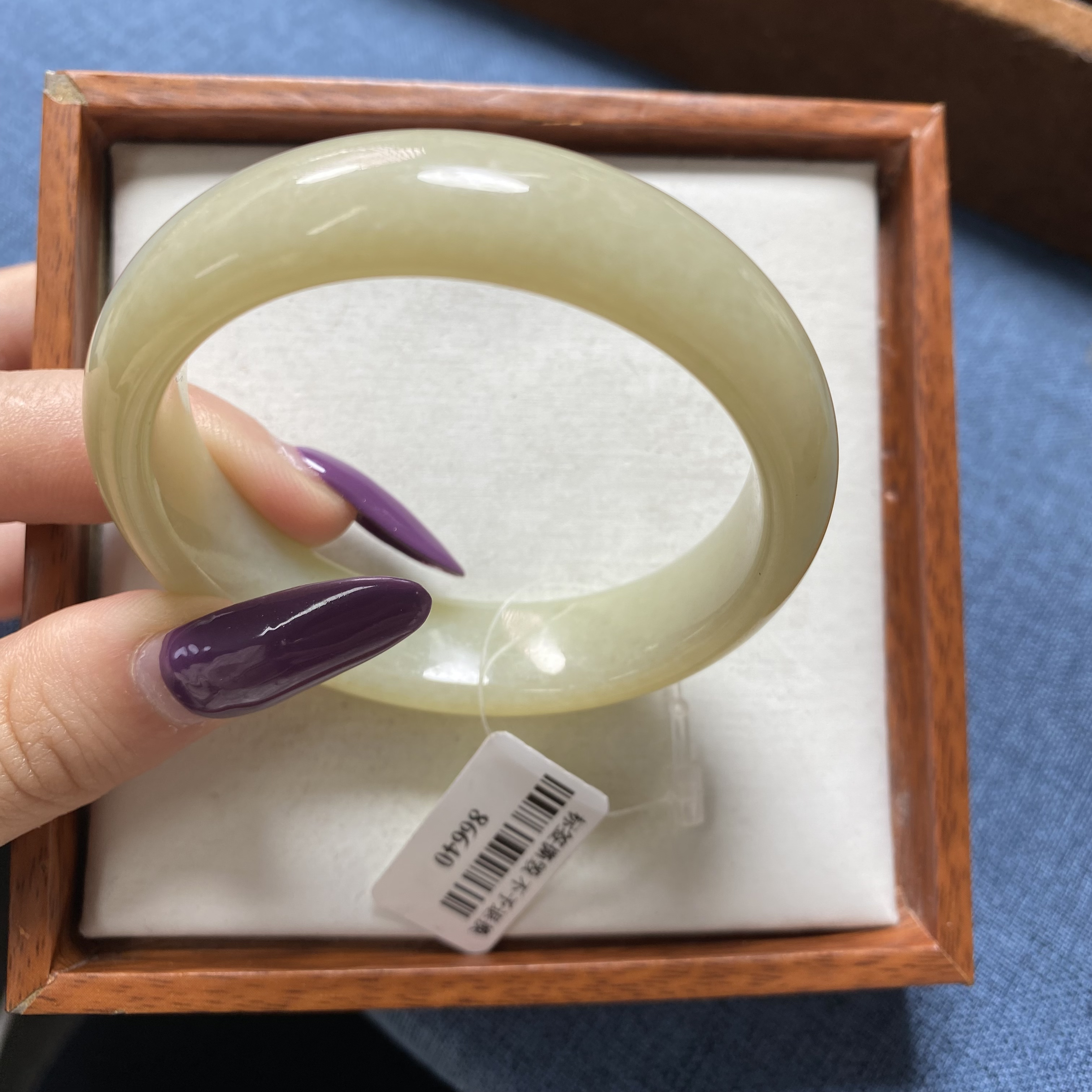 天然和田玉手镯 51