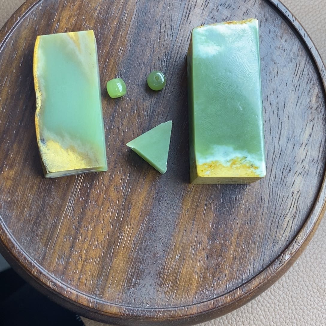 未镶嵌岫岩河磨玉（透闪石质玉）挂件你****3