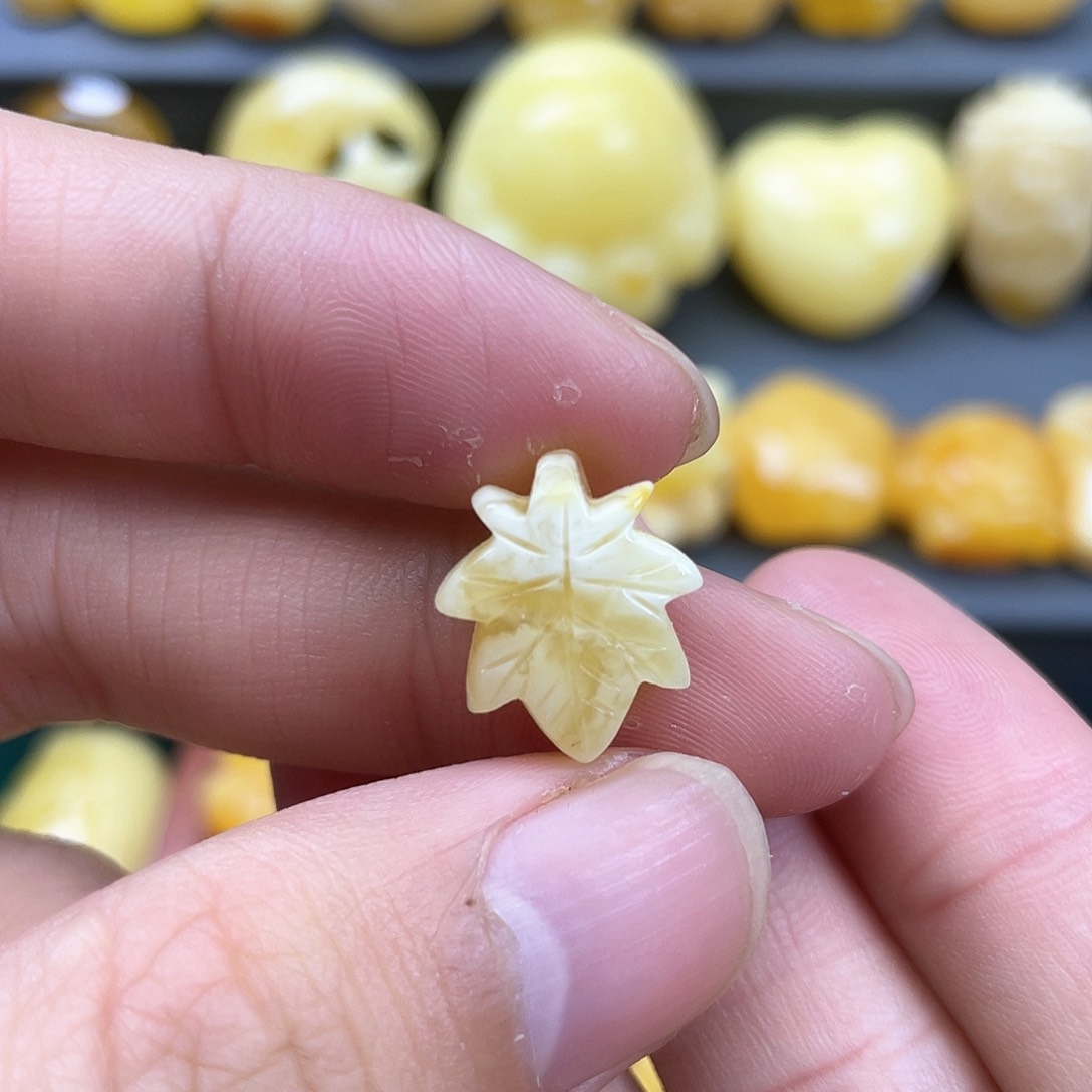 琥珀裸石未镶嵌蜜蜡