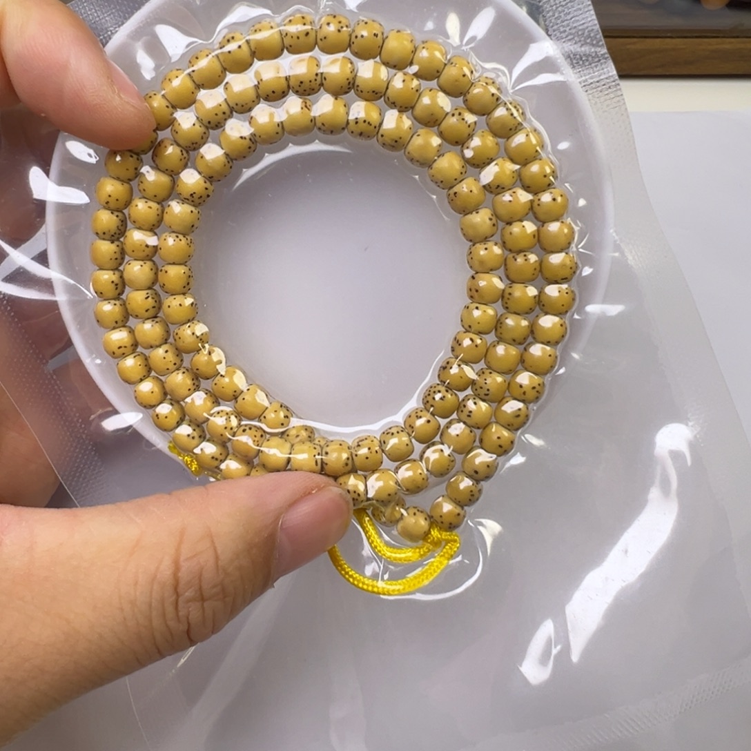 星月菩提吊坠6×5鸡油黄2