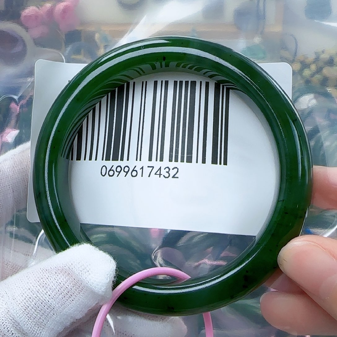 和田玉（碧玉）手镯未镶嵌包容6061