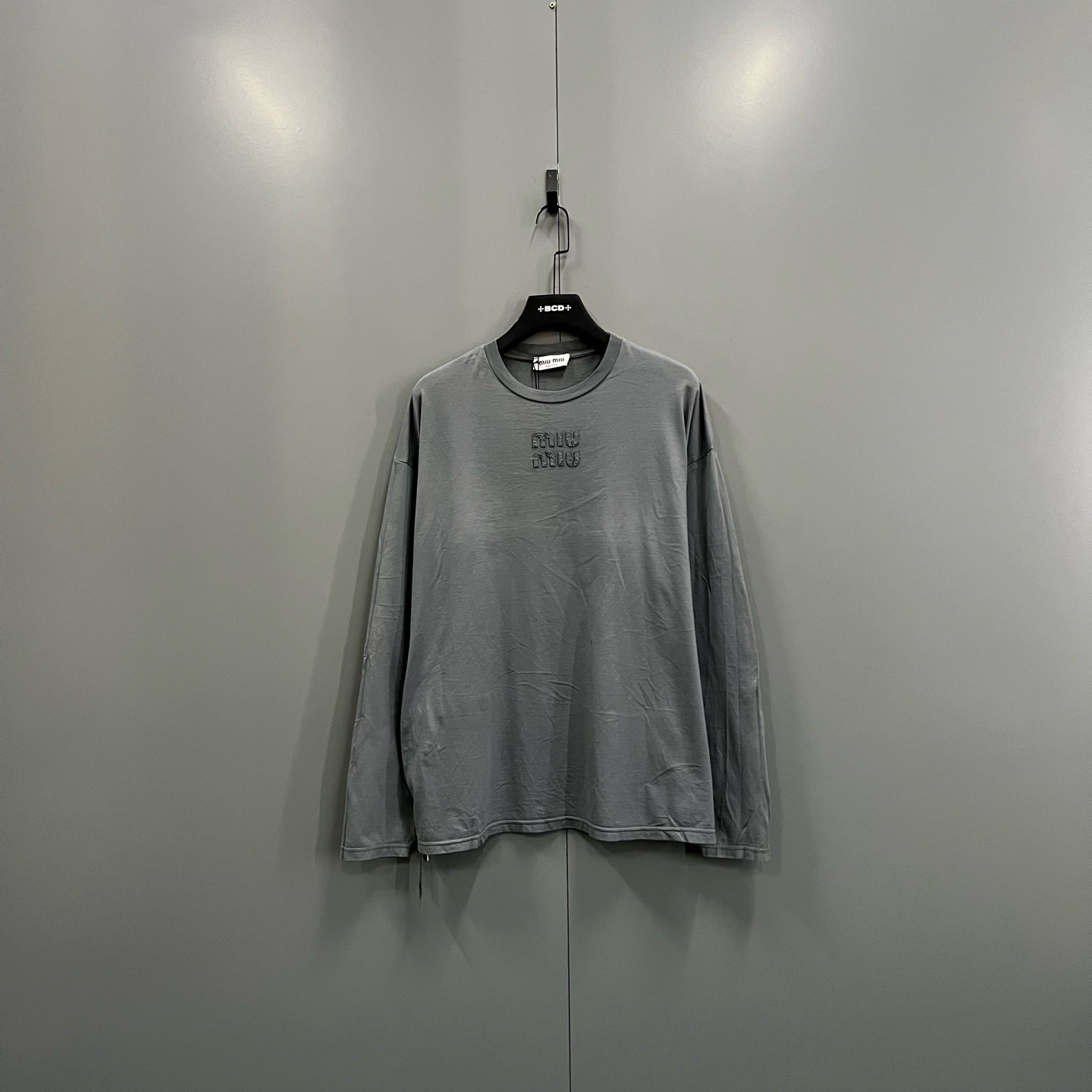 未使用 MIU MIU/缪缪 楠 灰色做旧logo长袖 L码/全新/020778