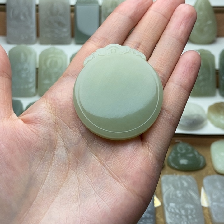 刚***好和田玉未镶嵌颈饰