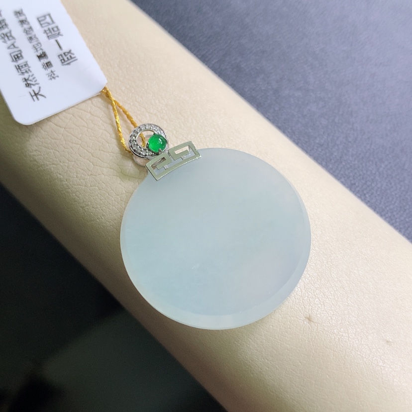 【闪购商品】翡翠颈饰18K金镶嵌无事牌