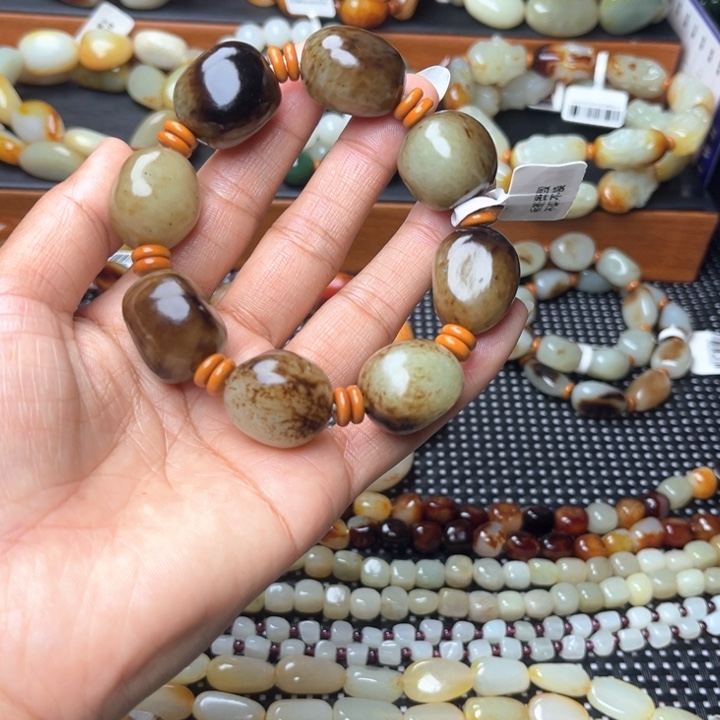 j***k和田玉未镶嵌手链