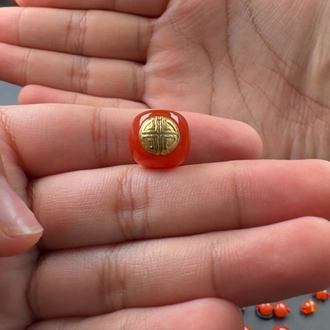 南红玛瑙18K金镶嵌老型13.8*12.6mm