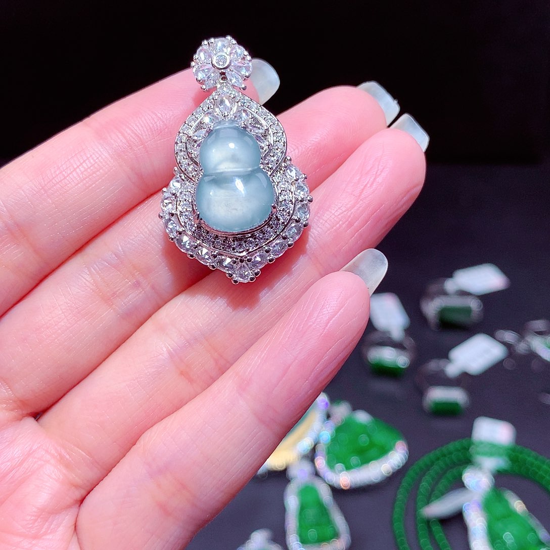 【闪购商品】翡翠吊坠(不含链)未镶嵌