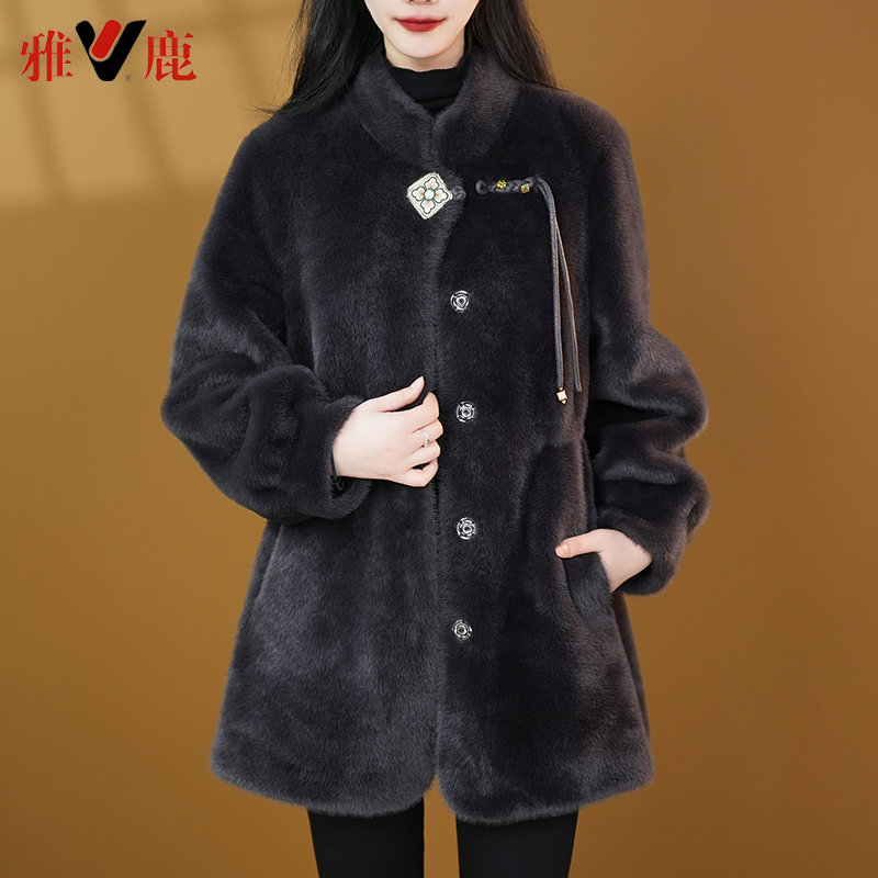 V/雅鹿2024秋冬新款保暖毛毛外套女经典设计师款轻奢女装外套