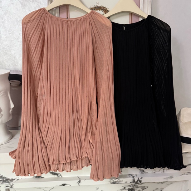 燕小姐“优雅永恒”系列轻奢高级优雅褶皱坑条针织上衣