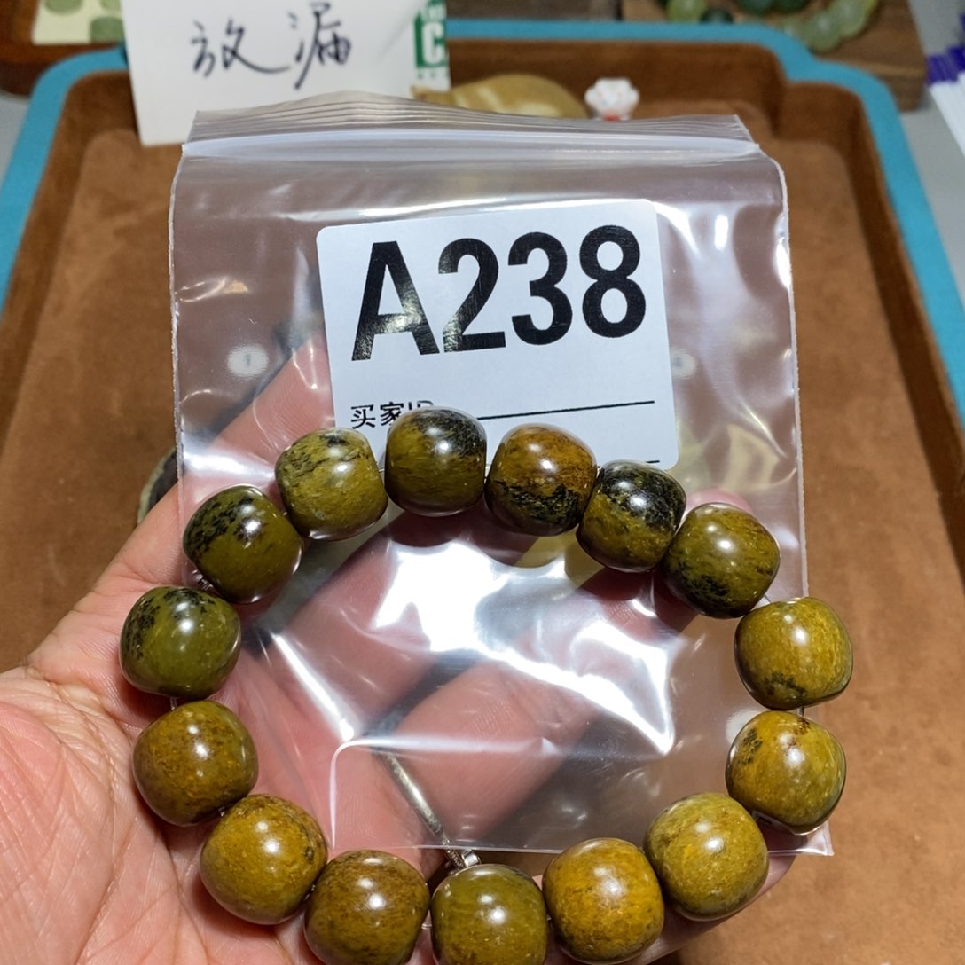 岫岩河磨玉（透闪石质玉）颈饰未镶嵌