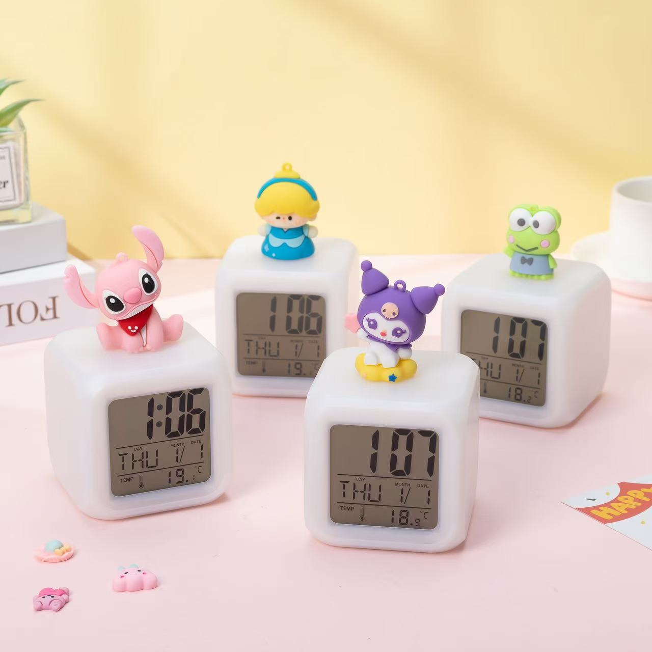 七彩聪明钟流行公仔贴纸方形幻彩卡通闹钟