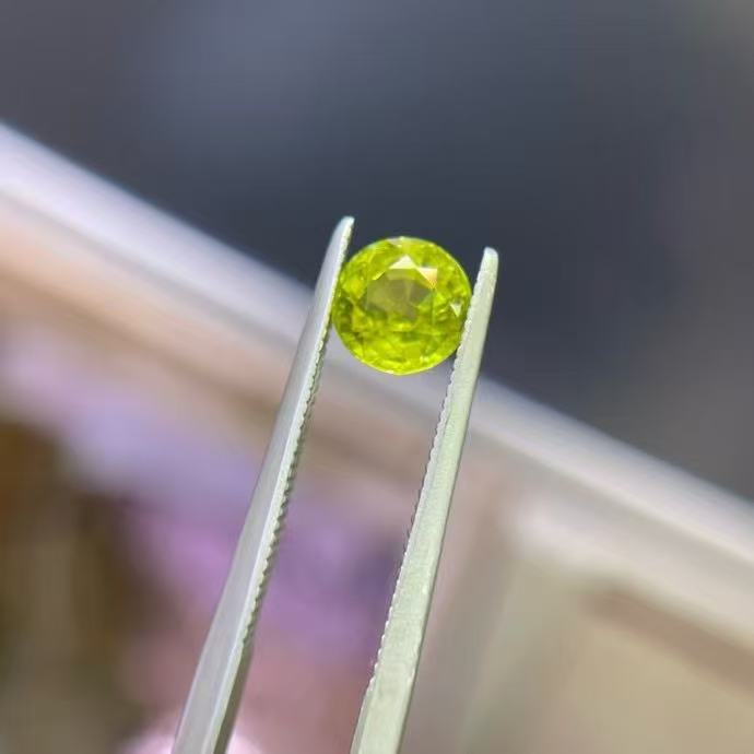 天然圆形金绿宝石纯净体满火彩1.49ct
