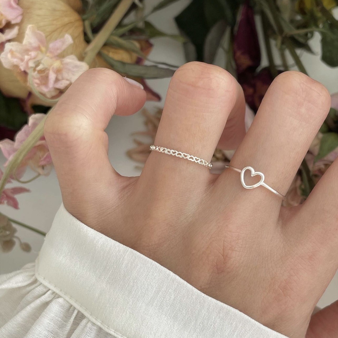 925银戒指 J8091 通体银 简约小众温柔甜美韩版镂空爱心闭口戒指