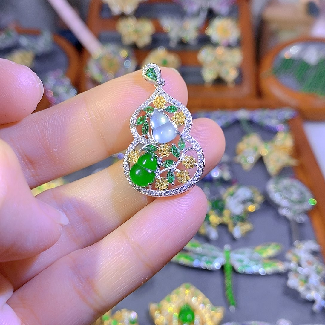 颈饰银S925镶嵌翡翠