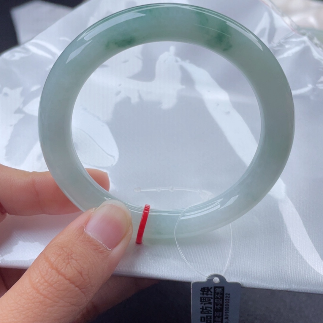 翡翠手镯（圆镯）未镶嵌