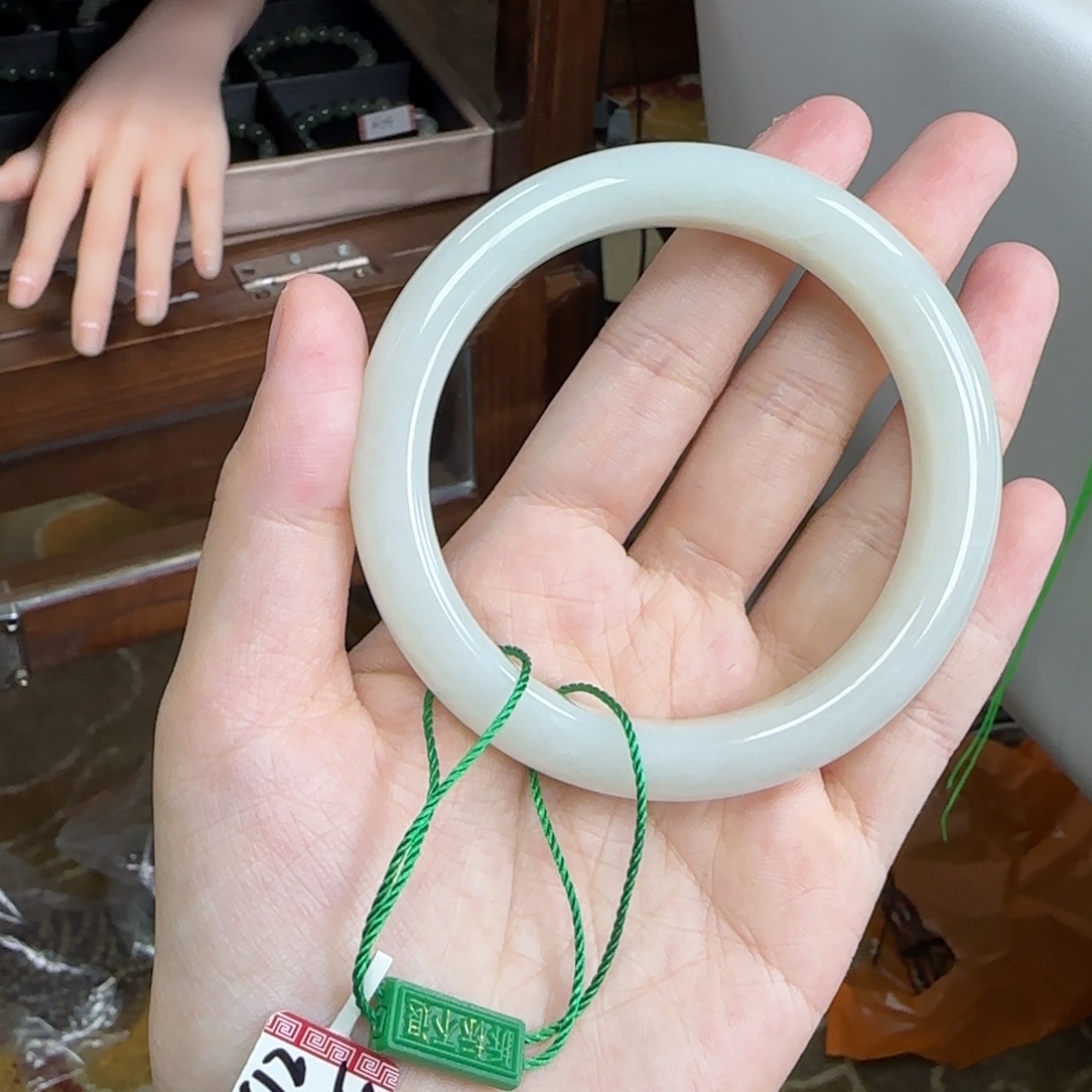 和田玉未镶嵌手镯60