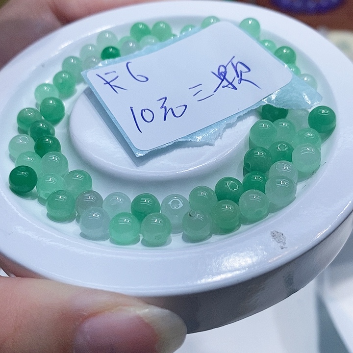 翡翠散珠冰果绿卡6