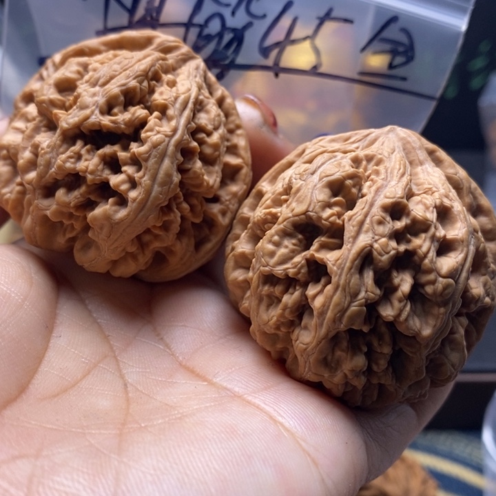 文玩核桃吊坠粗筋