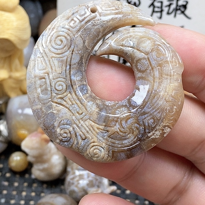 颈饰未镶嵌硅化珊瑚（珊瑚玉）