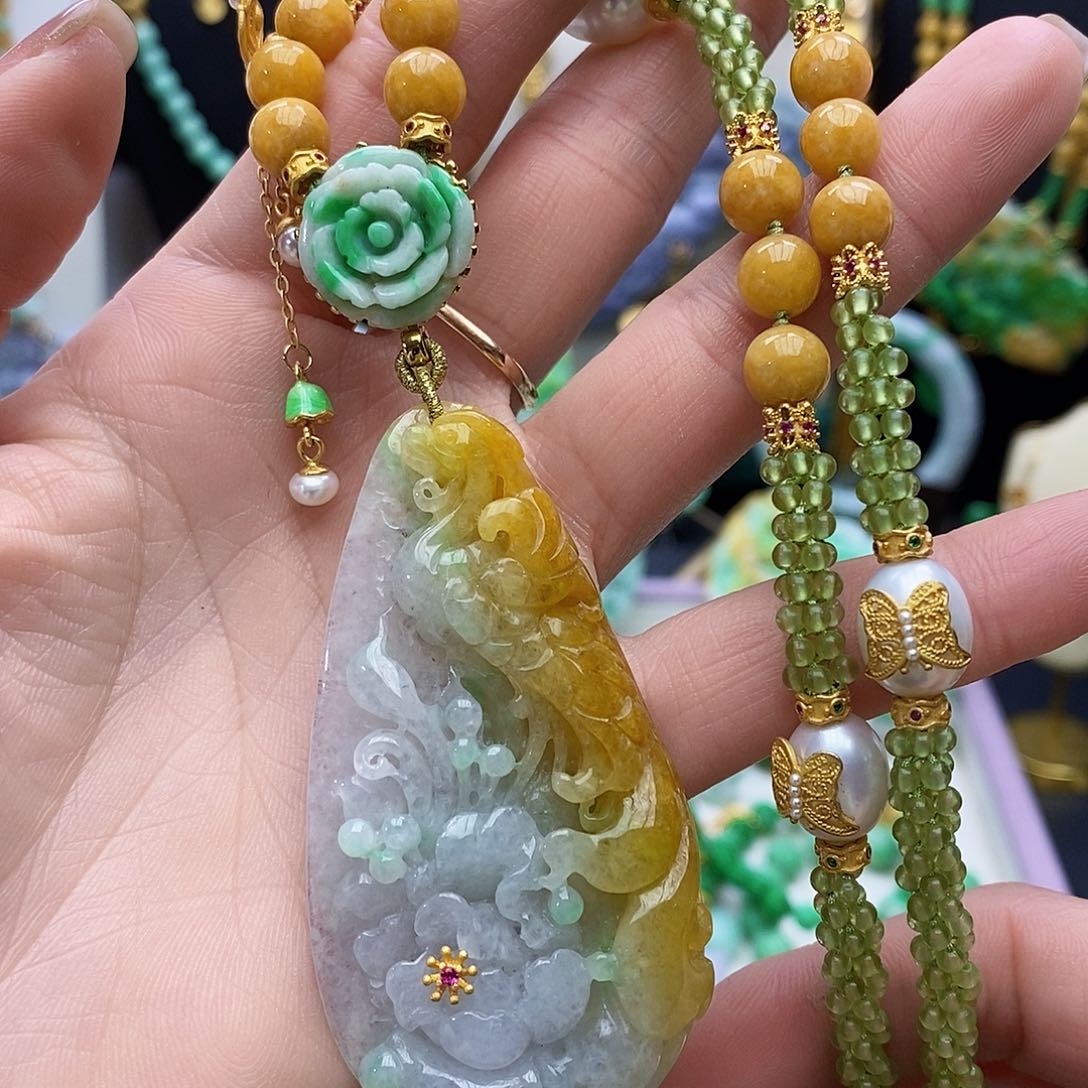 翡翠颈饰未镶嵌天然