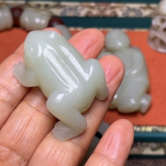 楚***伟和田玉未镶嵌颈饰