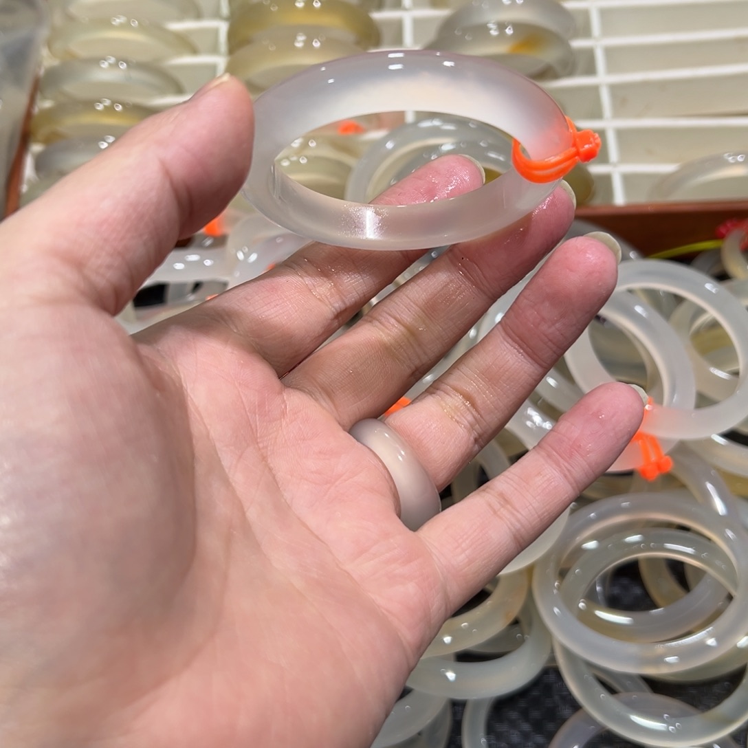 玛瑙/玉髓未镶嵌手镯（贵妃镯）5253圈有包容4.2