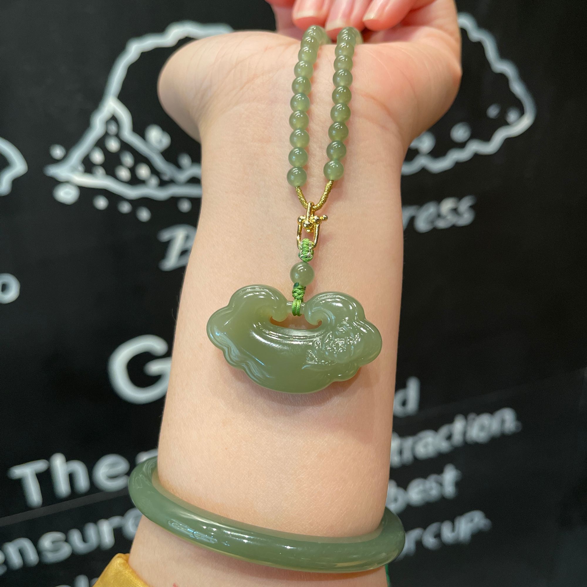 和田玉晴水冰晴莲花如意锁毛衣链 如意43 x 26mm天然多样性发其一