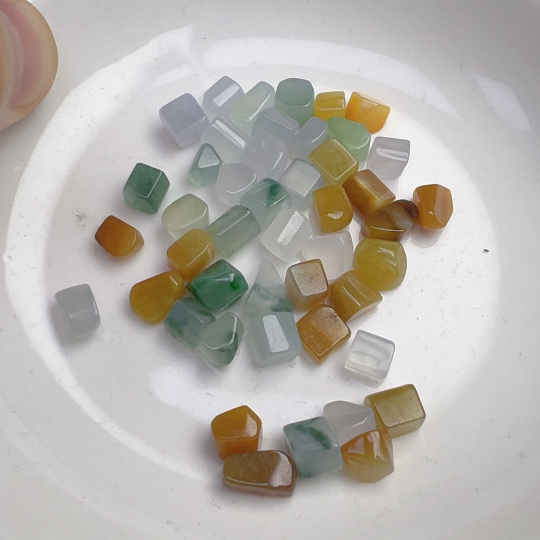 翡翠散珠随行切面一颗