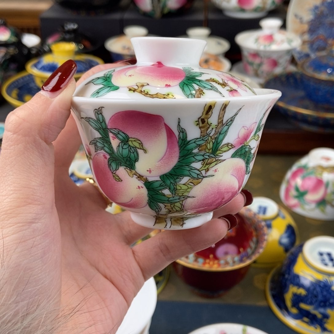 陶瓷艺术家的作品是一种