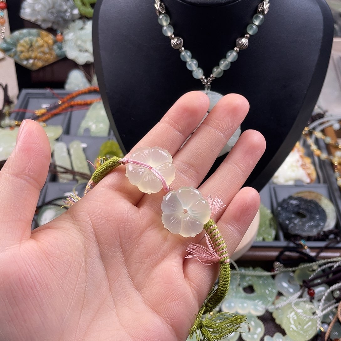 鸿***0蛇纹石玉未镶嵌颈饰