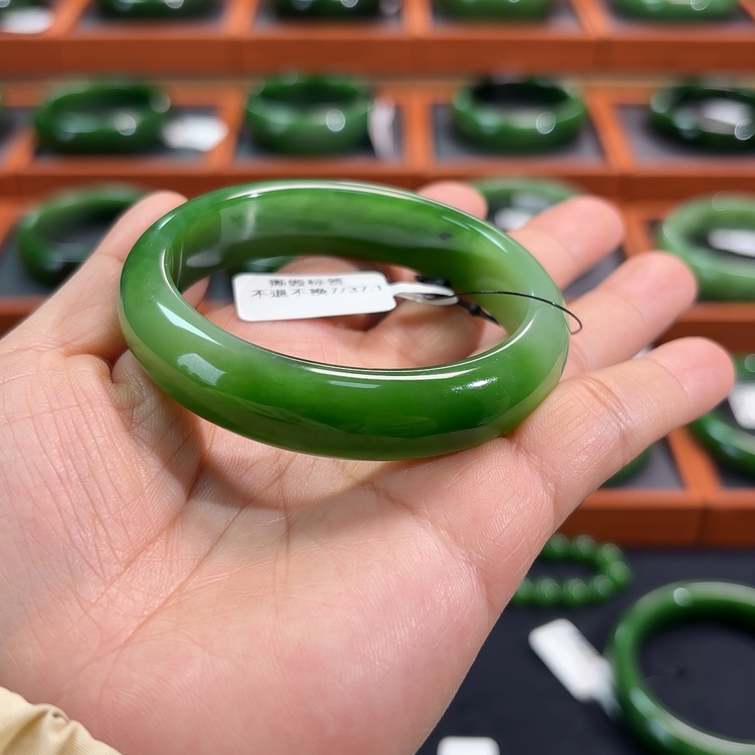和田玉（碧玉）未镶嵌手镯碧玉果阳绿