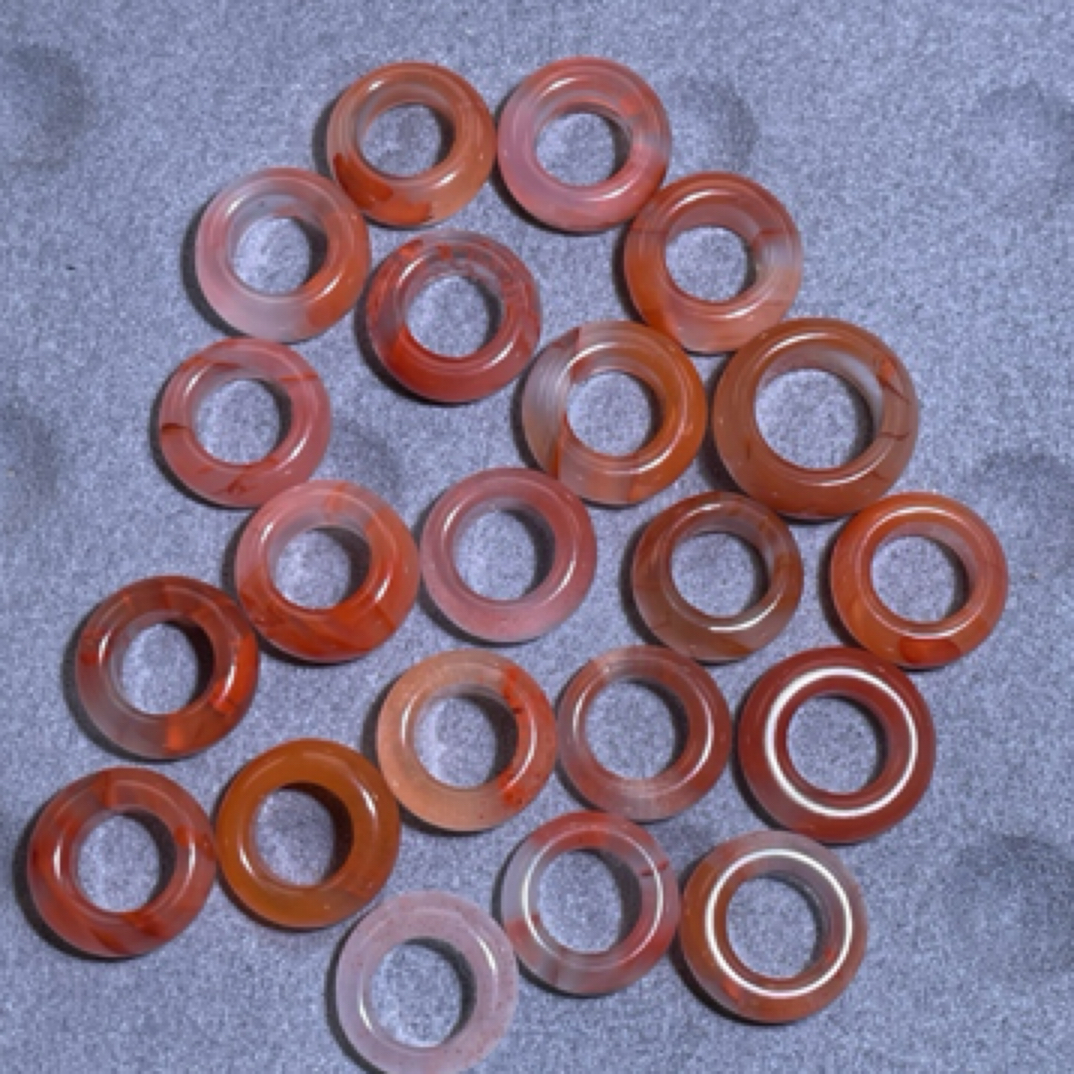 天然川料冰飘南红跑环，尺寸内径7mm，多样性发货一个
