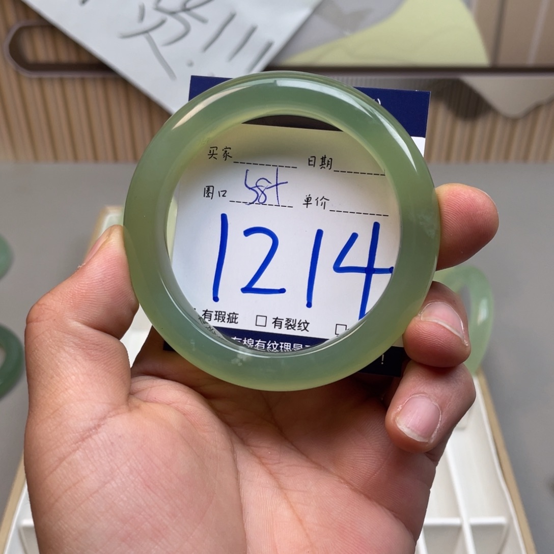 岫玉手镯手镯未镶嵌